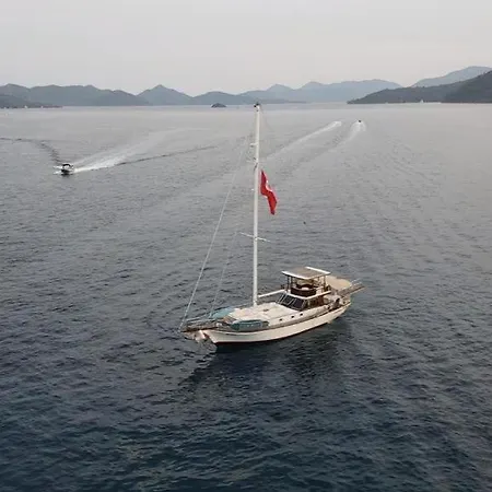 Bådhotel Emir Timur *